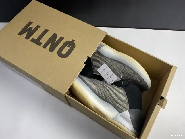 Quantum Barium Yeezy Adidas H68771 0522